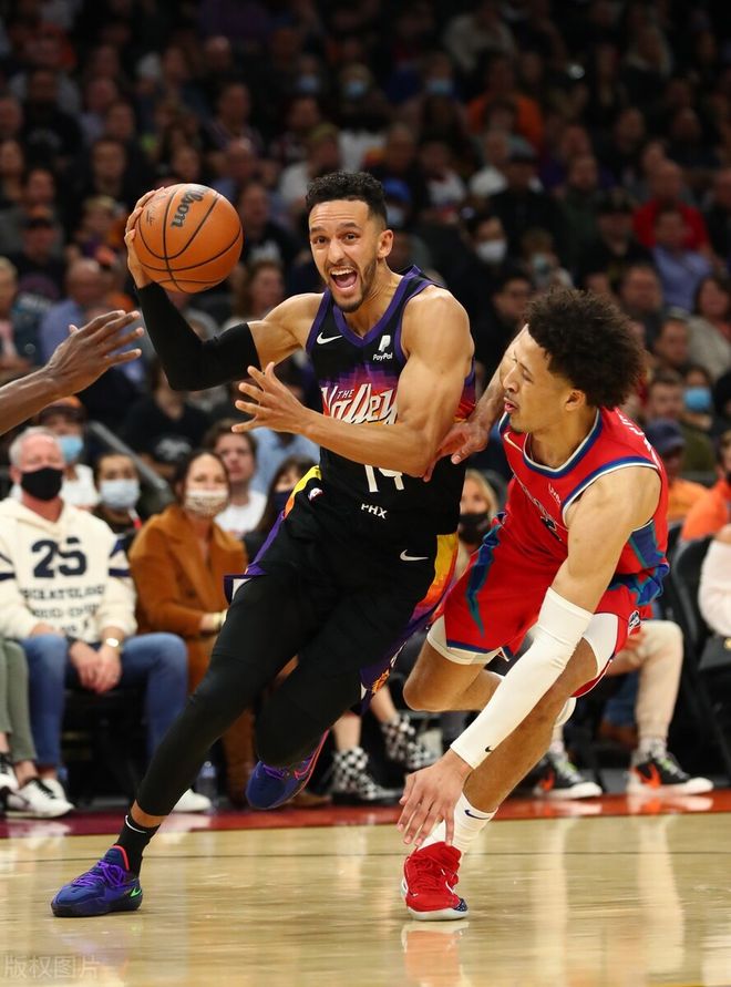 皇冠体育-费德勒在拜仁比赛中出色防守里尔绝杀压哨备战德国杯，这操作让人直呼：菲尼克斯太阳赛后内部沟通的简单介绍